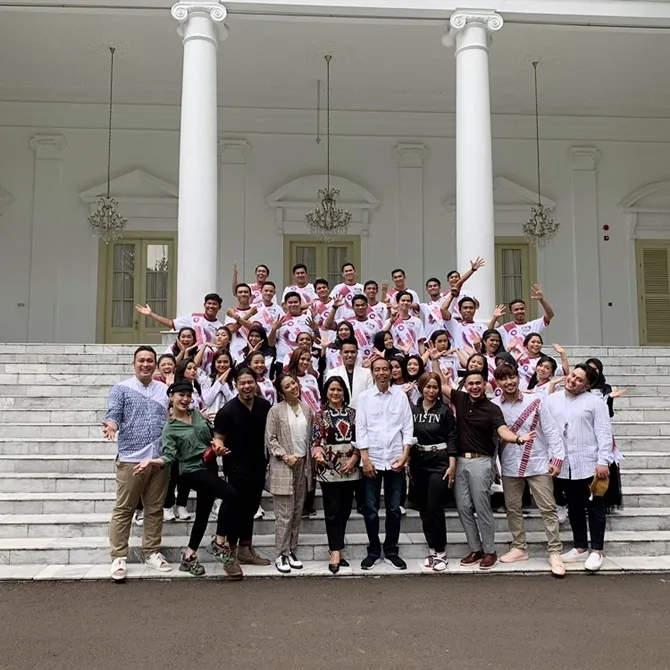 Inul Daratista, komentator, host, kontestan LIDA 2019 foto bareng bapak dan ibu negara © instagram.com/inul.d