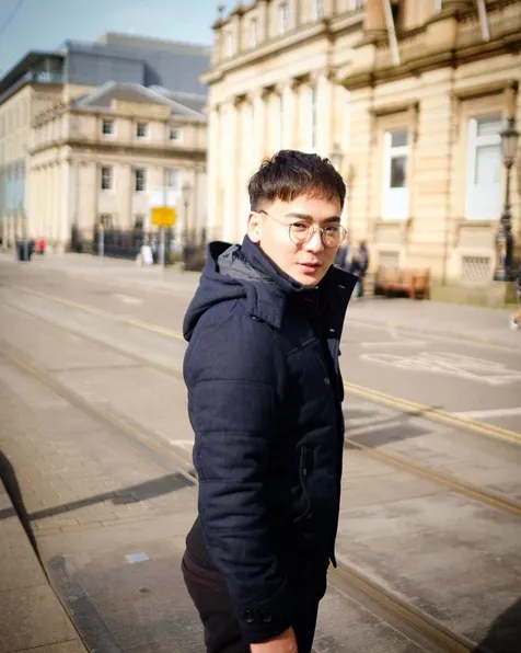 Andy Chun mengaku keuntungan kerjasama dengan seleb bisa menaikkan namanya. /©instagram.com/andychunchun