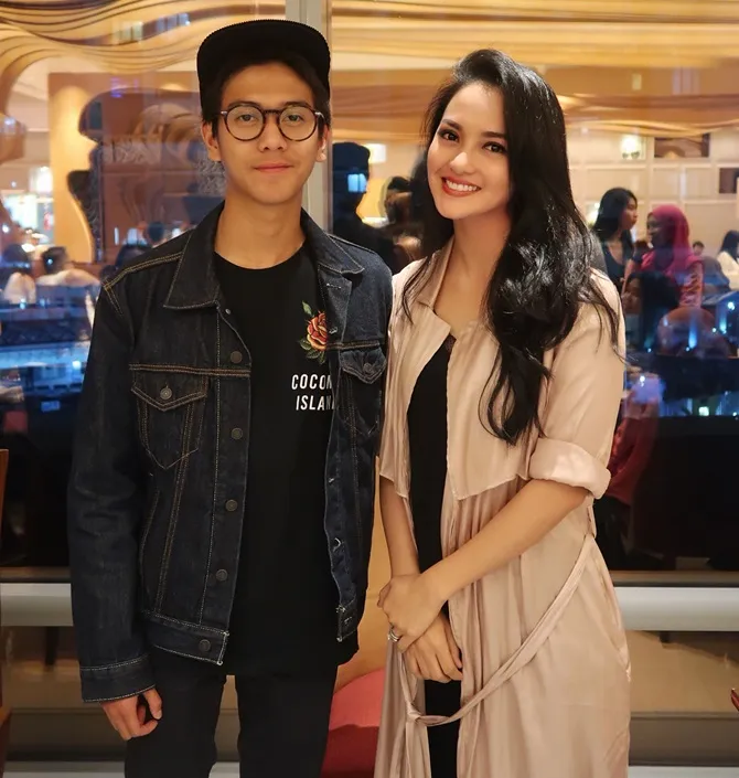 Saat Ririn Ekawati bertemu dengan Iqbaal (credit: instagram.com/ririnekawati)