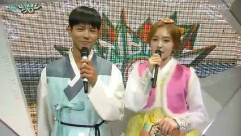 Park Bo Gum dan Irene di acara MuBank (5/2) © allkpop.com