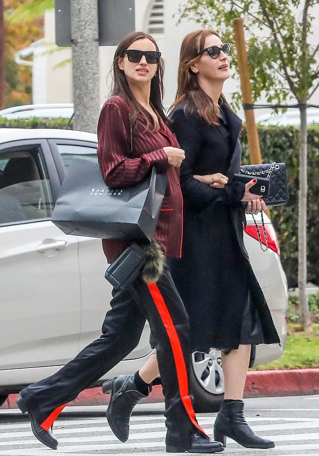 Inikah bukti jika Irina sedang berbadan dua? © dailymail.co.uk