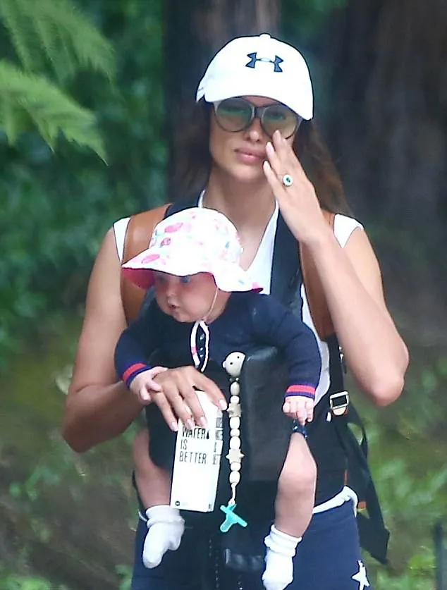 Mata Baby Lea biru sama seperti sang ayah © dailymail.co.uk