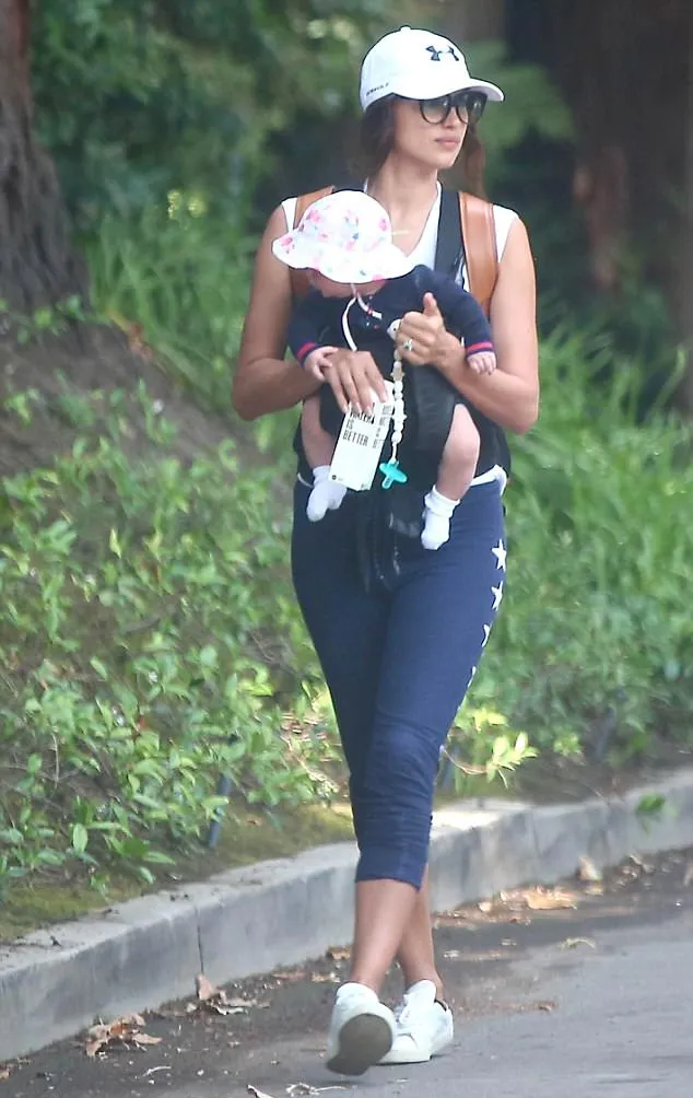 Irina dandan sporty dan memperlihatkan body-nya yang kembali langsing © dailymail.co.uk