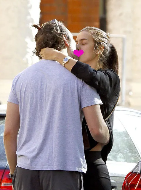 Hubungan Irina dan Bradley makin romantis dari hari ke hari ©fameflynet.com