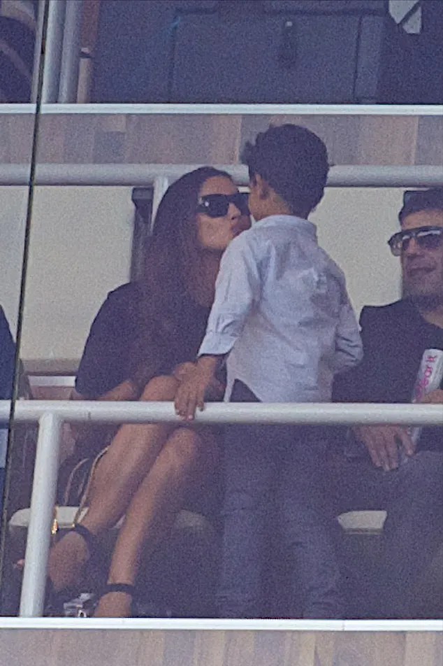 Kedekatan Irina dan Cristiano Jr, bikin iri! @ dailymail.co.uk