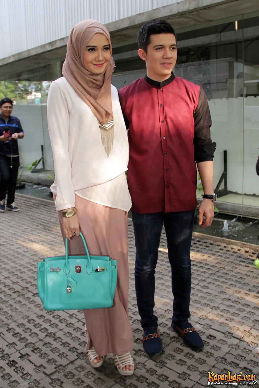 Zaskia Sungkar dan Irwansyah sedikit bercerita tentang persiapan pernikahan sahabat mereka Raffi Ahmad.