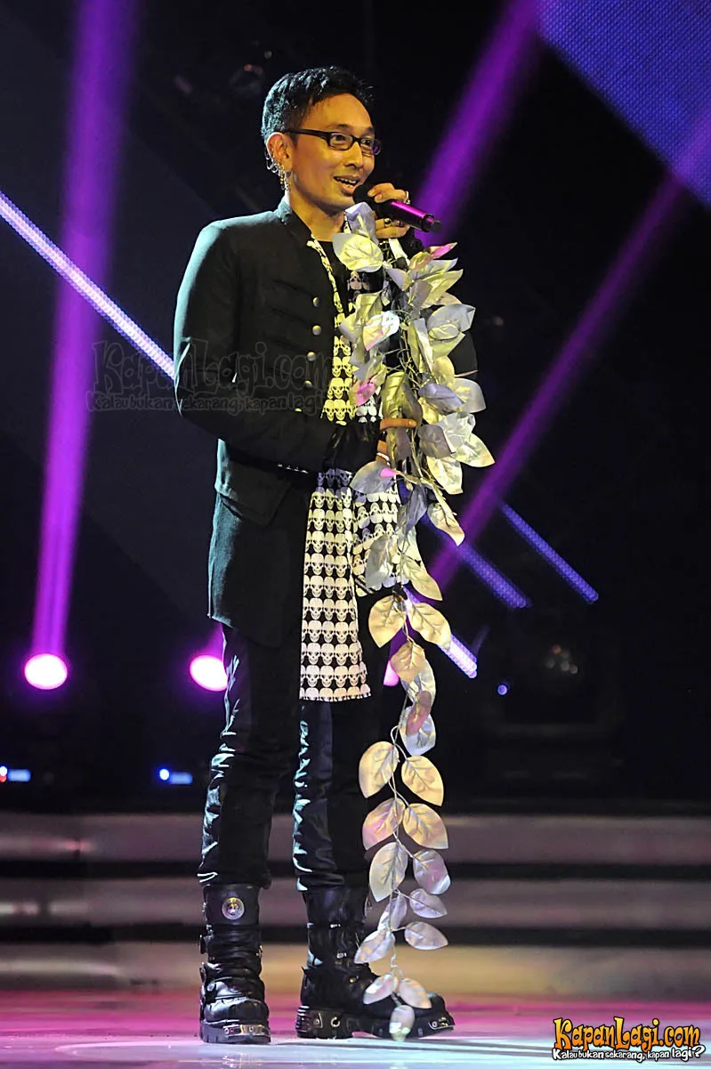 Isa Raja sempat melemparkan diri ke atas penonton di X Factor Indonesia.