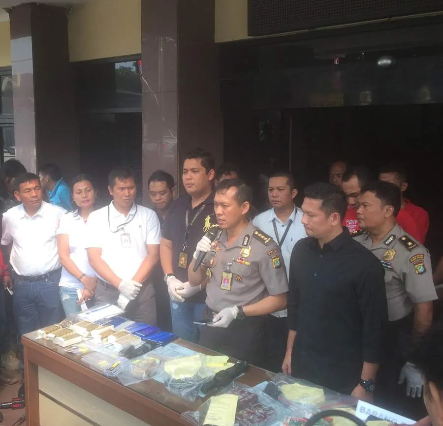 Pihak berwajib terus menyelidiki kasus narkoba Gatot Brajamusti. ©KapanLagi.com