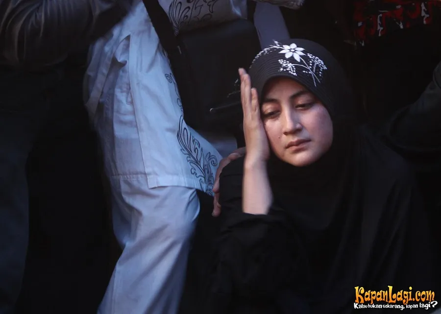 Sejak menikah, Pipik selalu mencuci pakaian Uje dengan tangannya sendiri