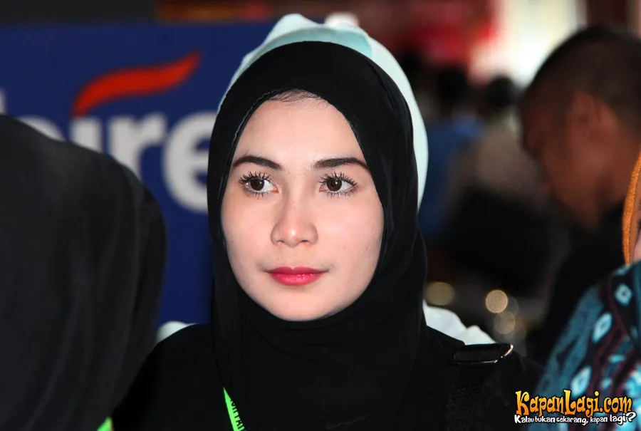 Isya tak takut naik pesawat ©KapanLagi.com®/Hendra Gunawan