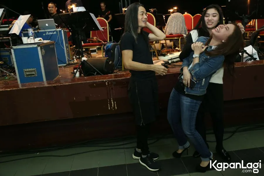 Isyana Sarasvati kagumi sosok Rossa, terutama karakter suaranya © KapanLagi.com®/Agus Apriyanto