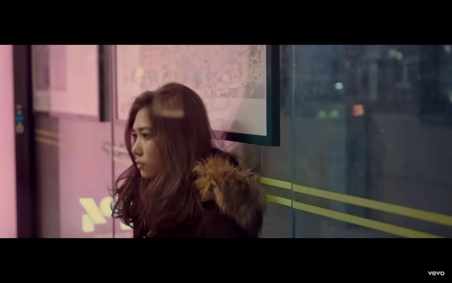 © YouTube/IsyanaVEVO