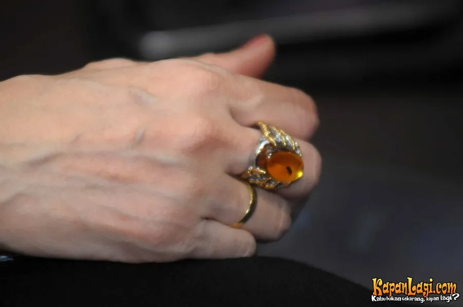 Meskipun ditawar dengan harga mahal, namun cincin ini enggan dijual Ita ©KapanLagi.com®/Bayu