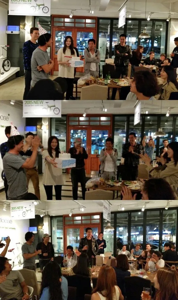 Para bintang dan kru It's Okay That's Love saat merayakan satu tahun berakhirnya drama sukses ini. ©news.nate.com