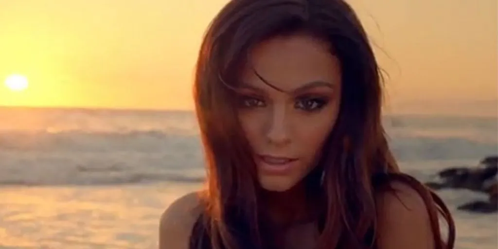 Cher Lloyd - It's A Hard Knock Life (Terjemahan)