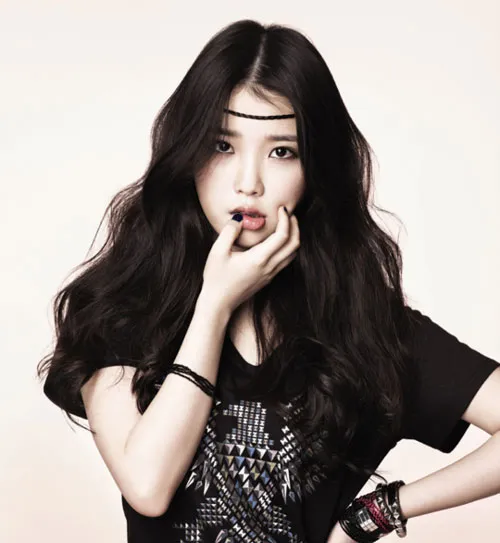 IU bersemangat dalam tunjukkan sisi baru dirinya di Producer. ©dramafever.com