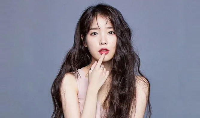 IU © IU Official Facebook