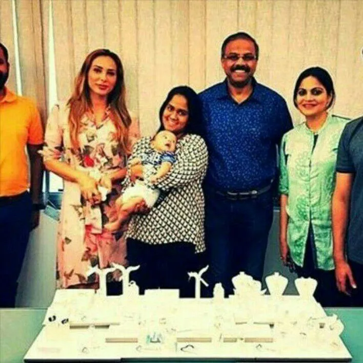 Iulia dinner dengan Arpita dan Alvira, adik-adik Salman Khan ©pinkvilla