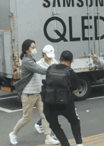 Irene Red Velvet saat menabrak kaca spion truck. © theqoo.net