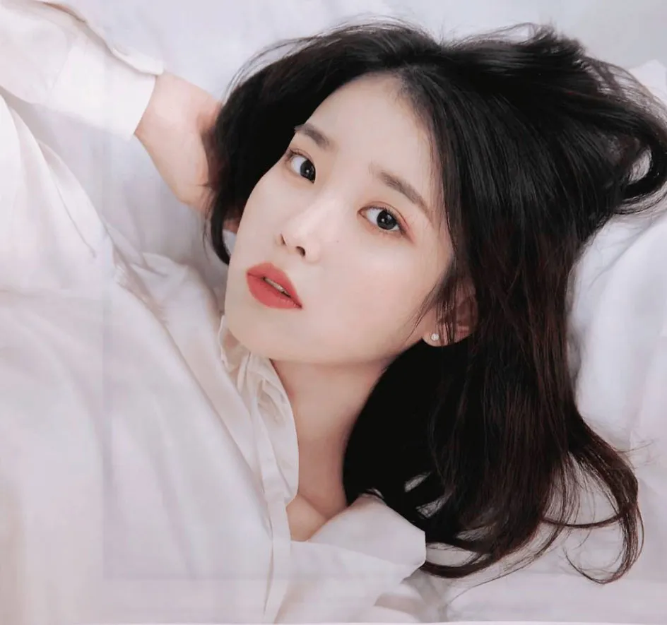 IU © Elle Magazine