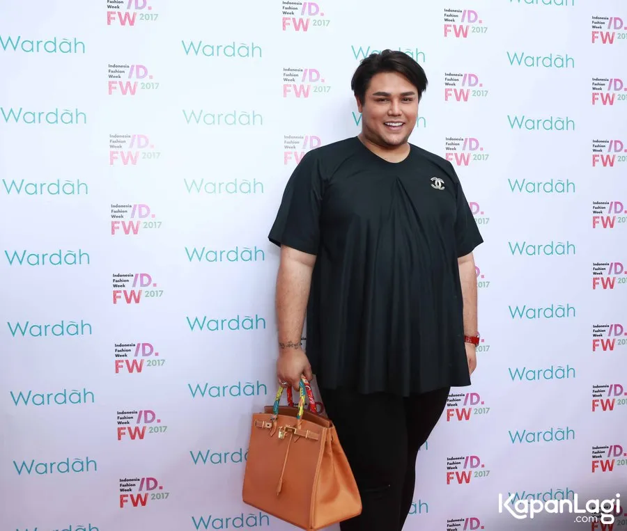 Ivan Gunawan sangat bangga gaunnya dikenakan Kezia Warouw © KapanLagi.com®/Muhammad Akrom Sukarya