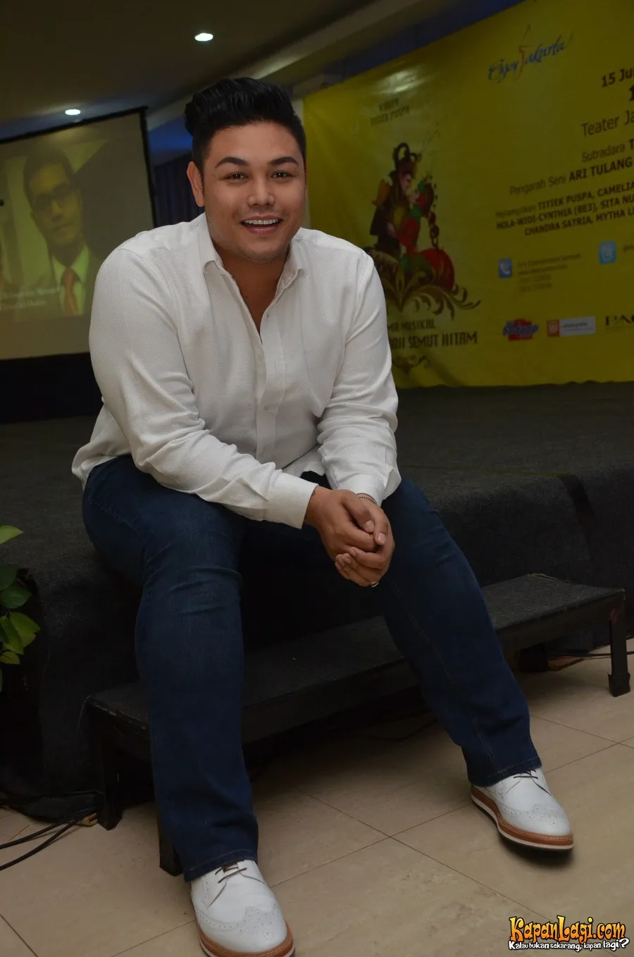 Mundur teratur dari Cita Citata, Ivan Gunawan mendekati cewek lain. ®KapanLagi.com®