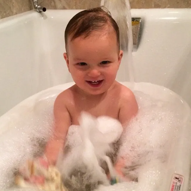 Lucunya Joseph saat sedang mandi sabun @ instagram.com/ivankatrump