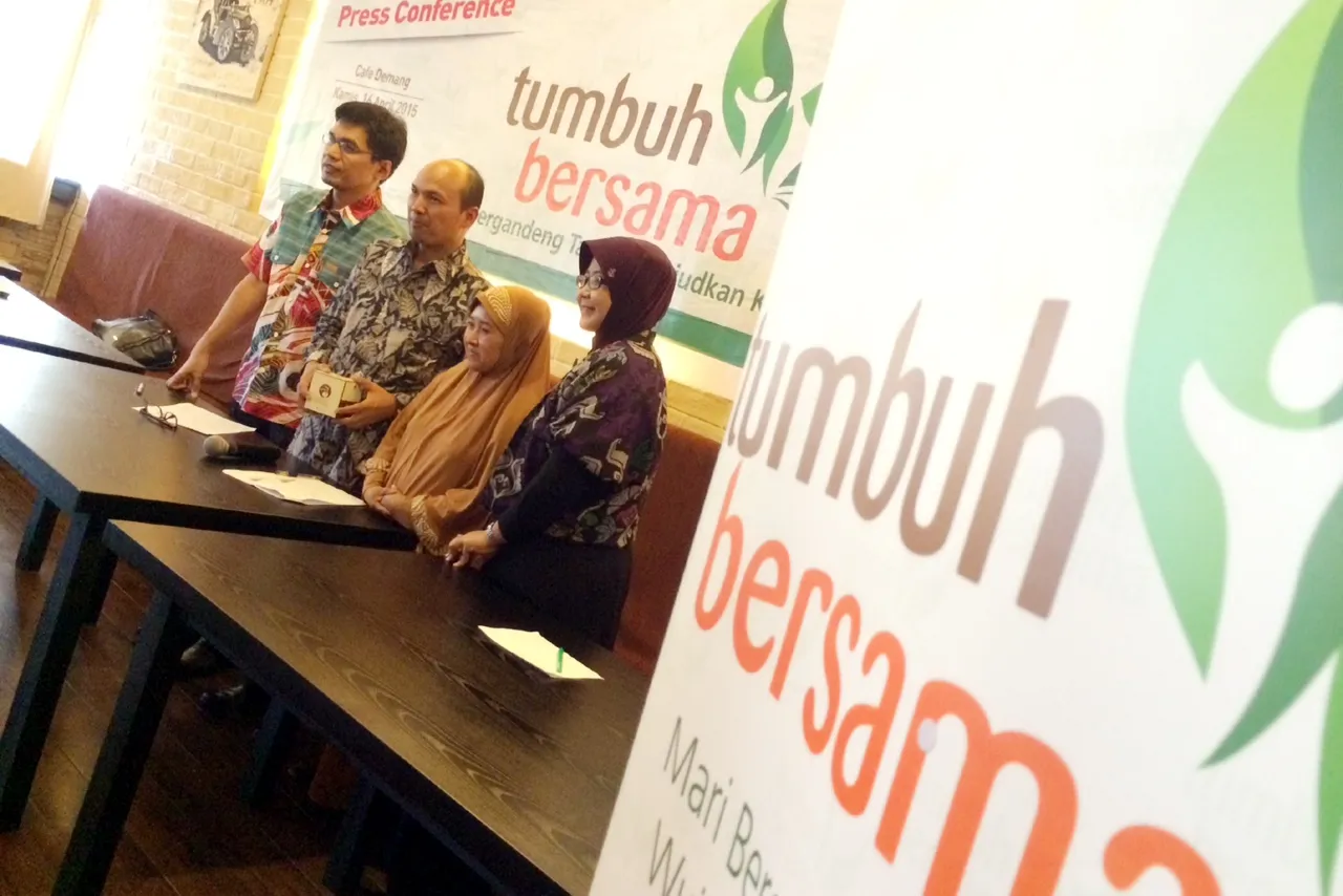 Iwel dalam pers program Dompet Dhuafa / KapanLagi® - Hendra Gunawan
