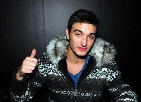Dua album is on the way, kata Tom Parker seraya mengacungkan ibu jari. Yeah! @thewanteddaily