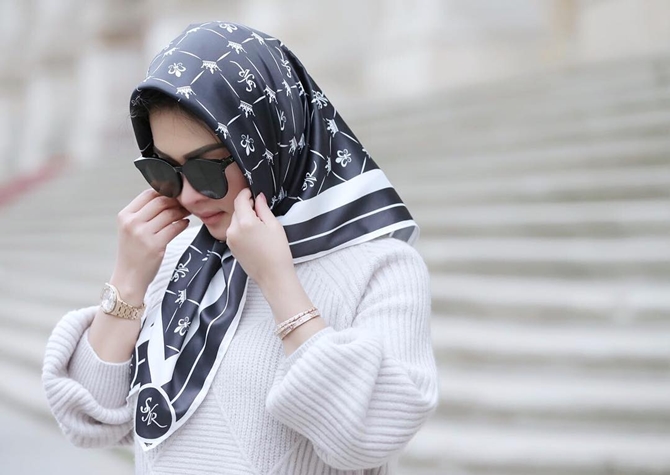Monogram hijab jadi salah satu hijab populer (credit: instagram.com/princessyahrini)