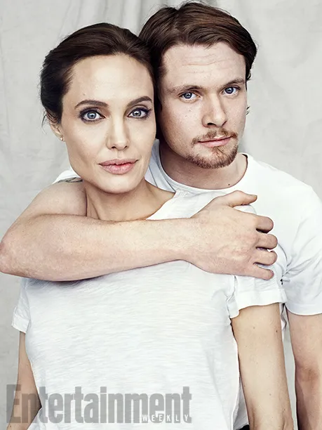 Angelina Jolie dan Jack O'Connell /® ew.com
