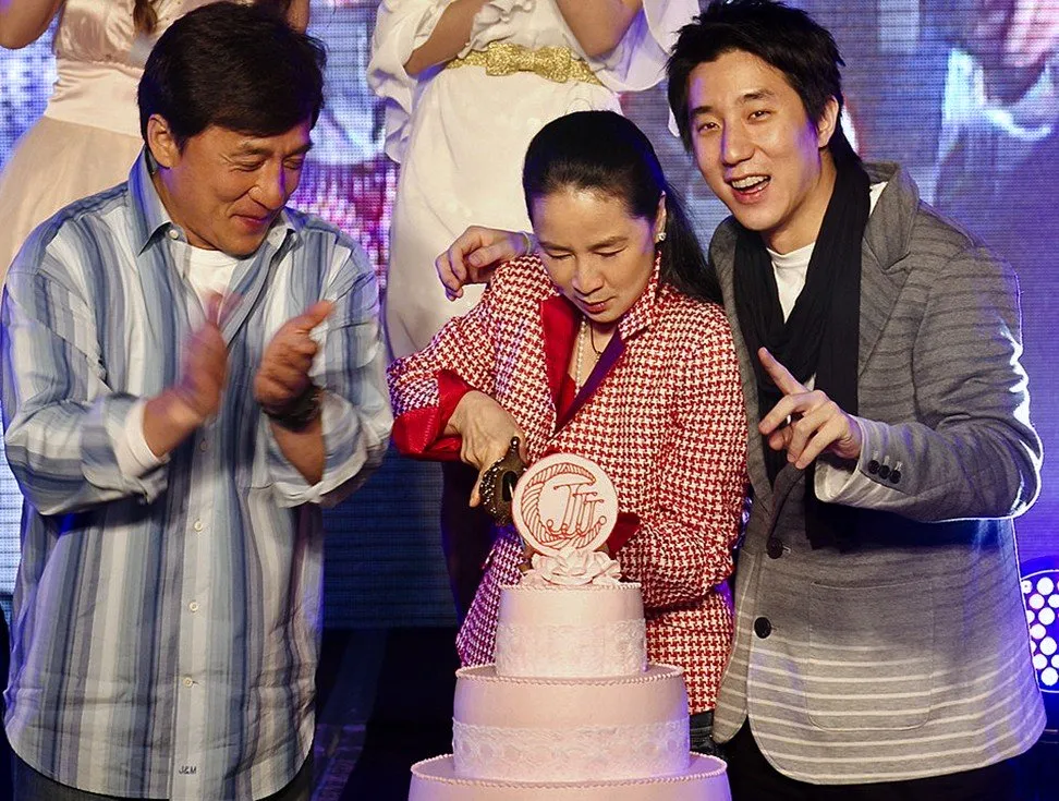 Jackie Chan bersama Joan Lin dan Jaycee © South China Morning Post