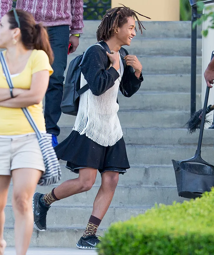 Jaden bahkan pernah pakai dress © dailymail.co.uk