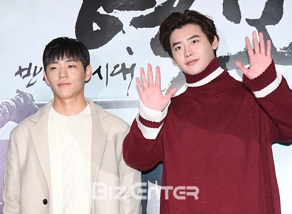 Shin Jae Ha dan Lee Jong Suk di premiere THE AGE OF BLOOD © Biz Enter