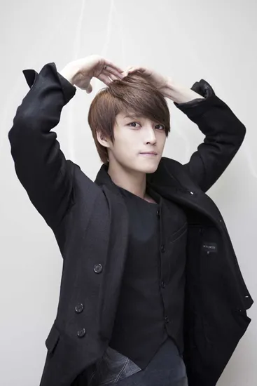 Apa lagu yang ingin kamu request untuk dinyanyikan Jaejoong JYJ? ©soompi.com