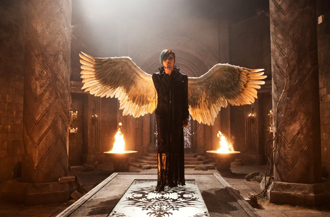 Dengan sayap di punggungnya. Jaejoong nampak misterius. ©soompi.com