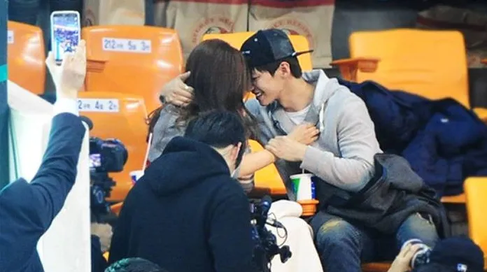 Song Jae Rim berniat mencium Kim So Eun © allkpop.com