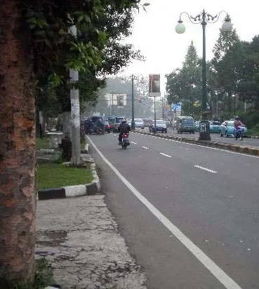 Mengintip 10 Jalanan Berhantu Paling Menakutkan di 