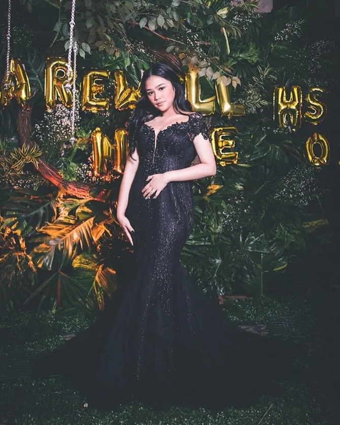 Tiara tampil cantik dengan dress berwarna hitam (credit: instagram.com/mulanjameela1)