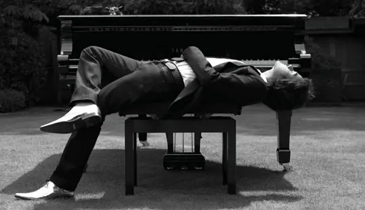 Jamie, setelan jas, dan grand piano. Like, always :) @pixiu.co.uk