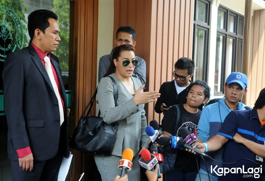 Jane saat menggugat Didi di Pengadilan Agama Jakarta © KapanLagi.com®/Bayu Mahardika