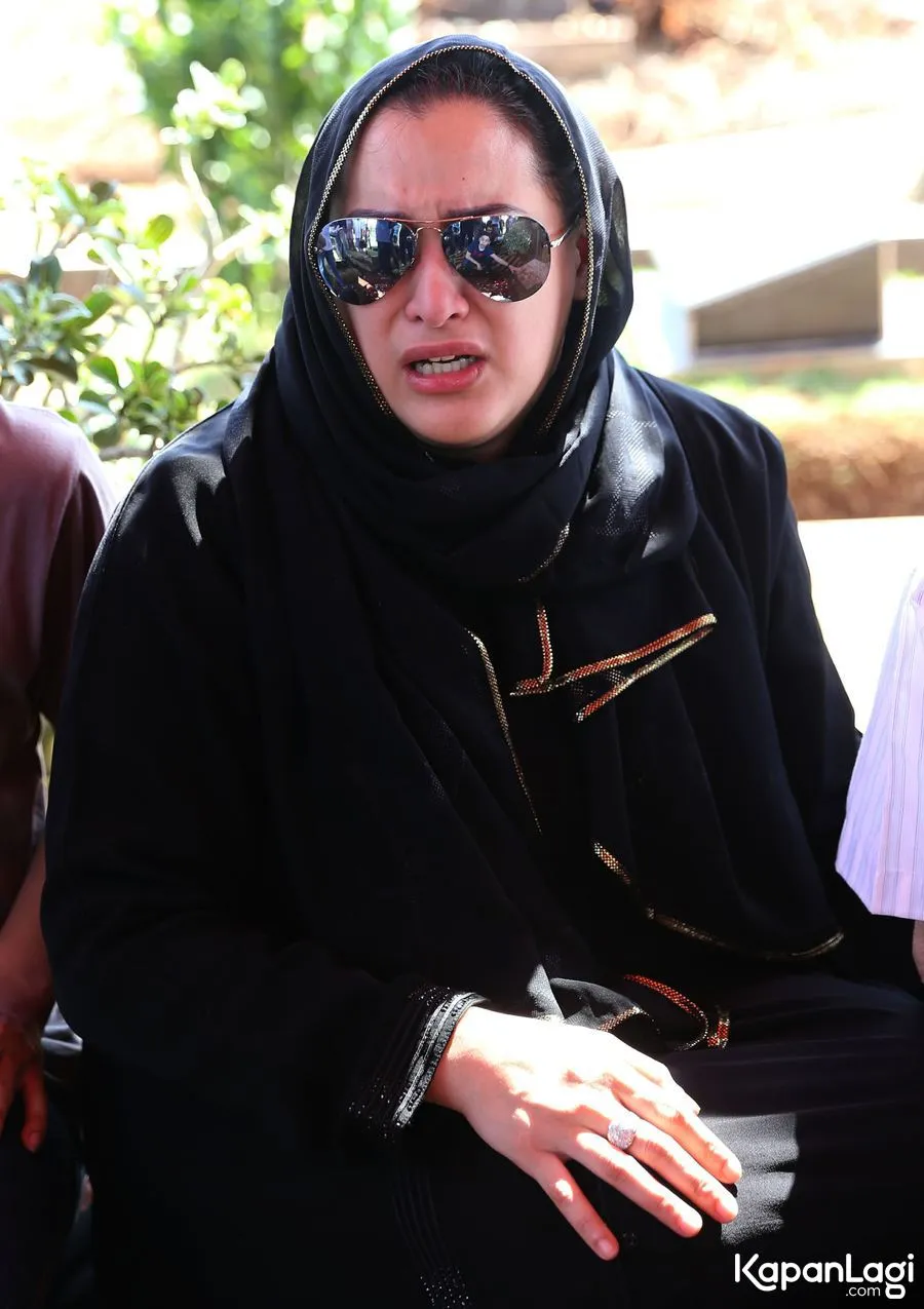 Jane Shalimar mengaku almarhum ibundanya lebih senang ketika ia memakai jilbab. ©KapanLagi.com/Agus Apriyanto