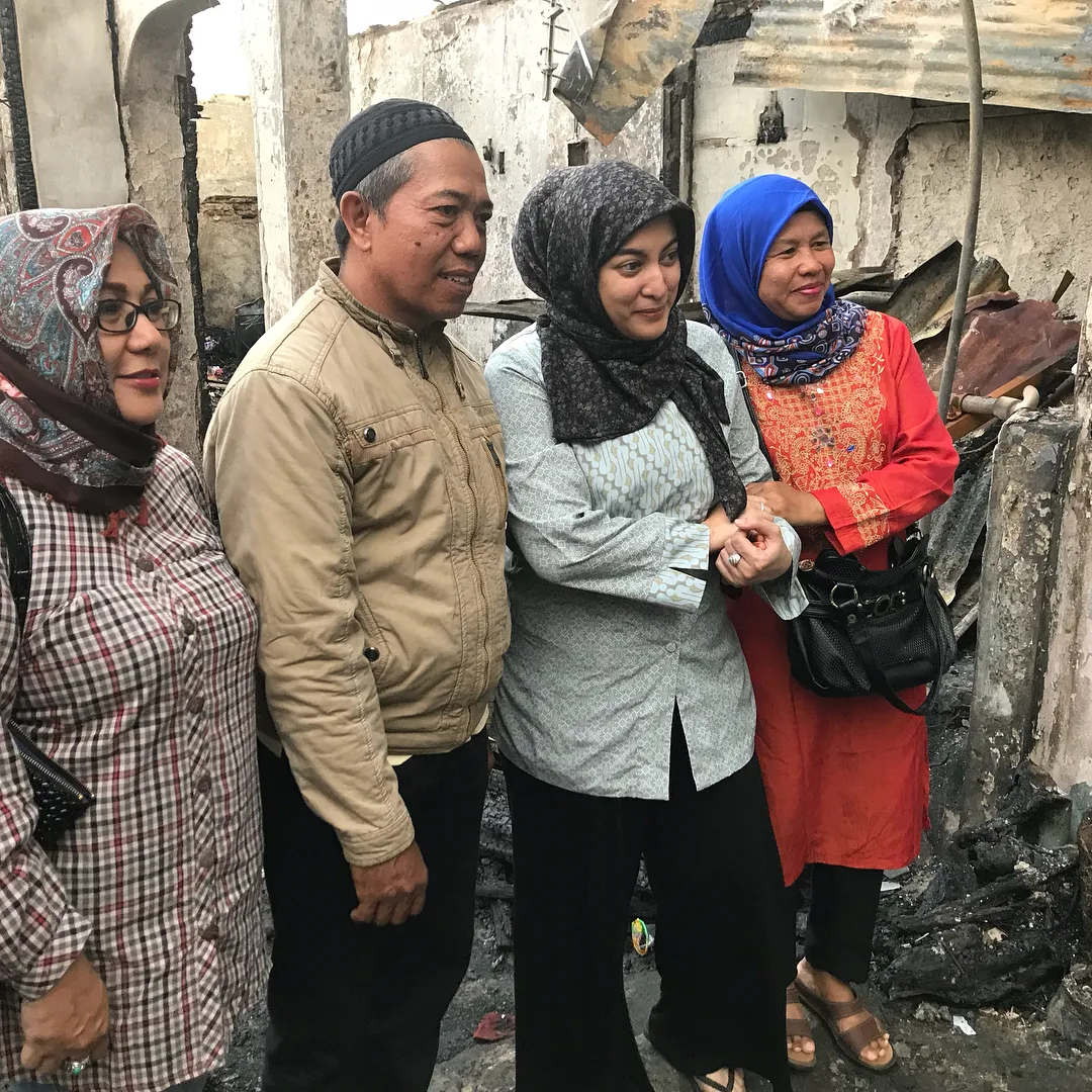 Jane berikan sumbangan bagi korban kebakaran / Credit: @jshaz26