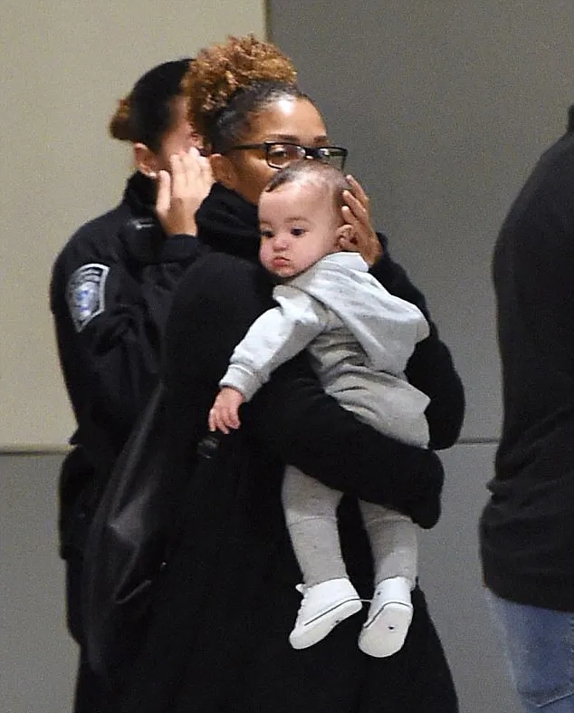 Baby Eissa makin ganteng! © dailymail.co.uk