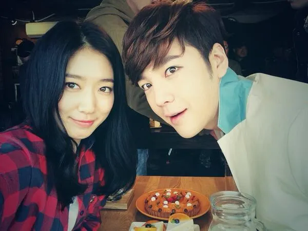 Momen manis sarapan Jang Geun Suk bareng park Shin Hye di Jeju @soompi.com