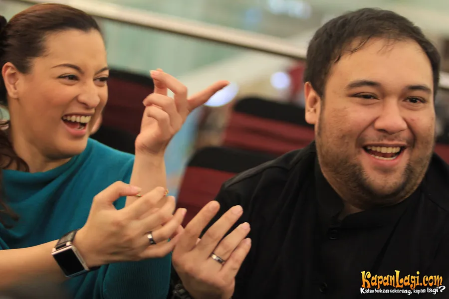 Jane dan Didi tak sungkan pamer cincin