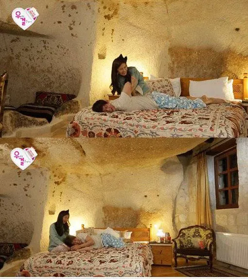 Kim So Eun dan Song Jae Rim gulat mesra saat bulan madu ke Turki. @allkpop.com