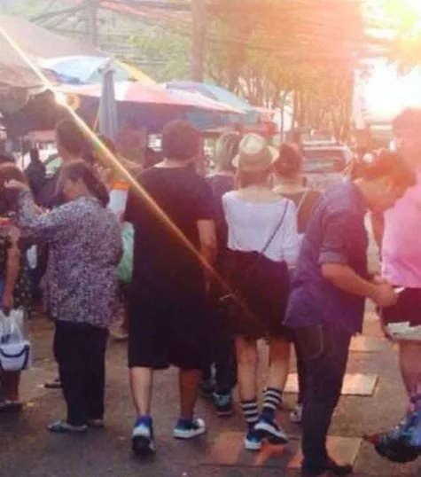 Jay Chou dan Hannah Quinlivan saat tertangkap kamera fans di Thailand. ©toggle.sg