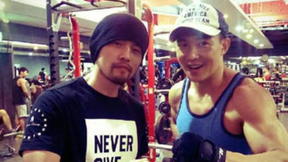 Jay Chou yang rajin berolahraga bersama Will Liu demi memerangi penyakit tulang punggungnya. ©toggle.sg