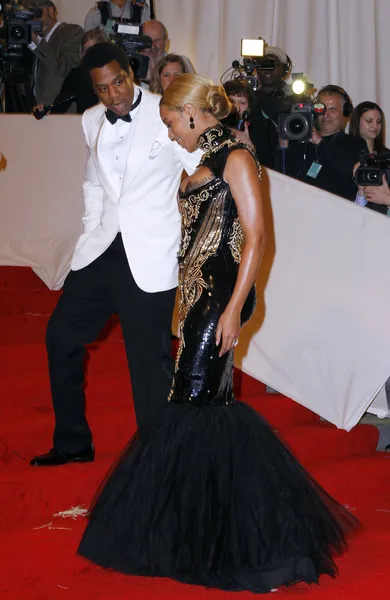 Jay Z dan Beyonce @ showbizspy.com